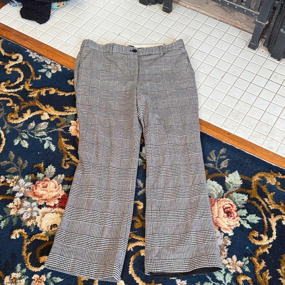 Talbots Raleigh  Black and White slightly boot cut  Trousers- worn a few times‎